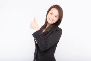 スーツを着た女性がGoodとしている
