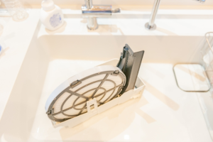 シンクに置かれた加湿器の部品