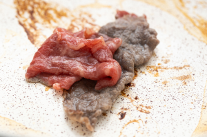 生焼けの牛肉
