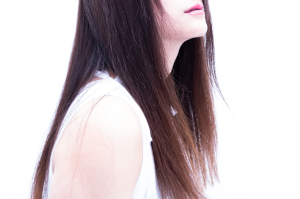 髪の長い女性