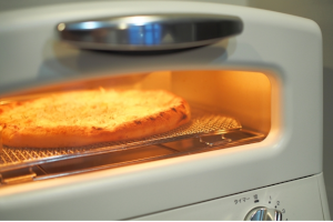 ピザを焼いてるオーブントースター