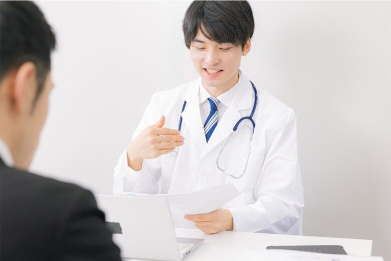 妊娠中にココアを飲み過ぎた不安について医師に相談するイメージ